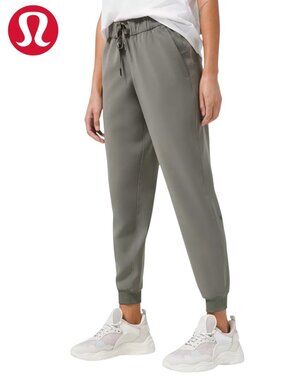Lululemon On The Fly Jogger, Sz 4, Smoke Grey, EUC